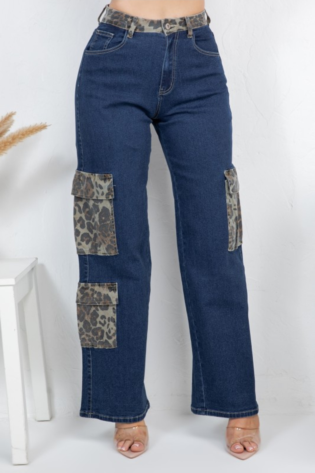 Pantalón Jean con Detalles Animal Print