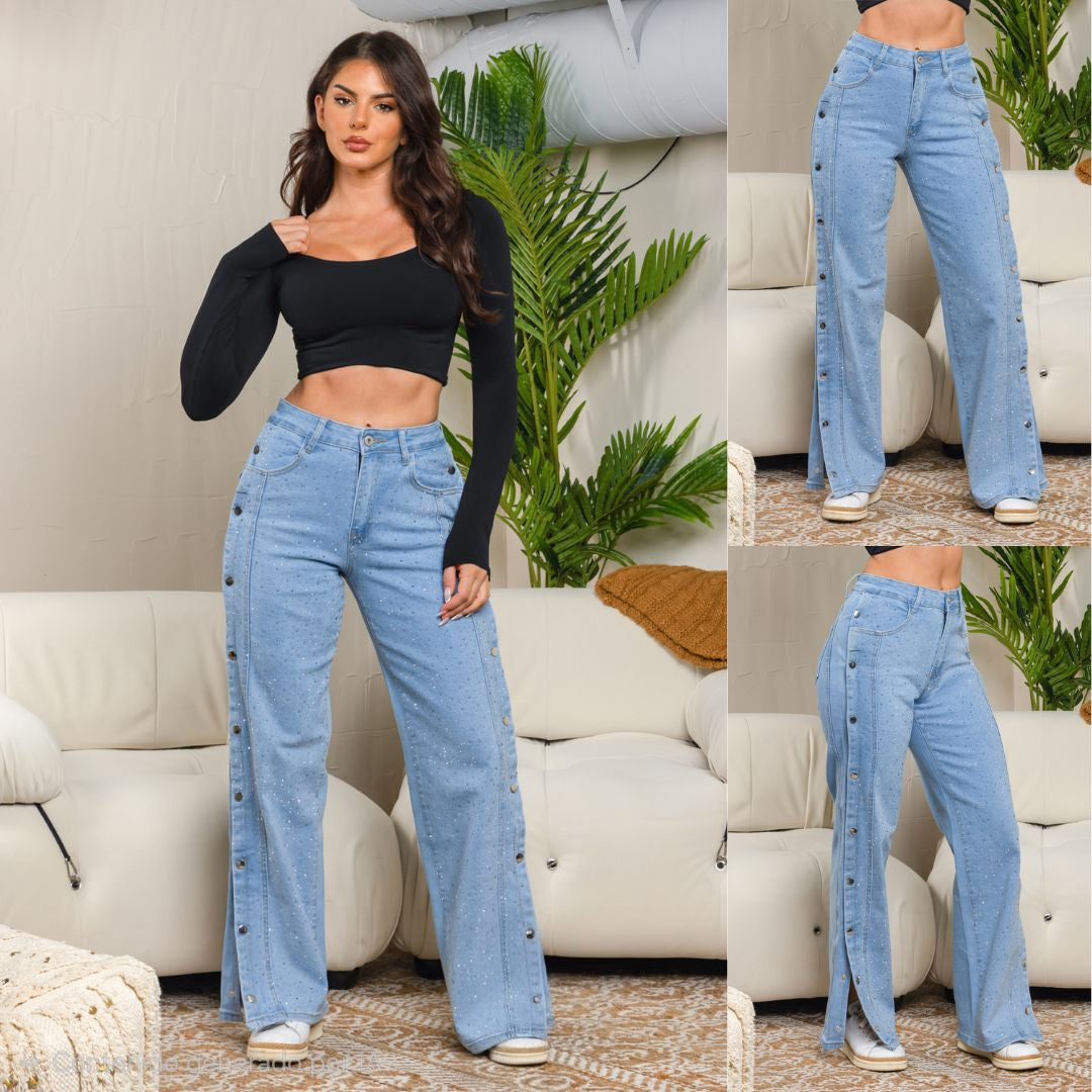 Mahón Denim Azul Claro con Botones Laterales y Brillo Sutil