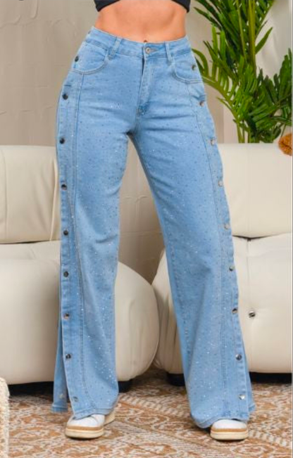 Mahón Denim Azul Claro con Botones Laterales y Brillo Sutil