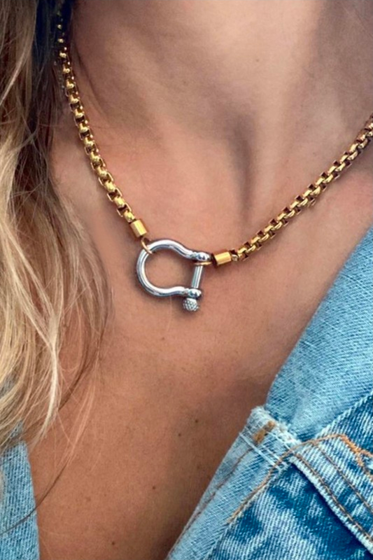 Cadena con Broche Estilo Grillete Oro 18K