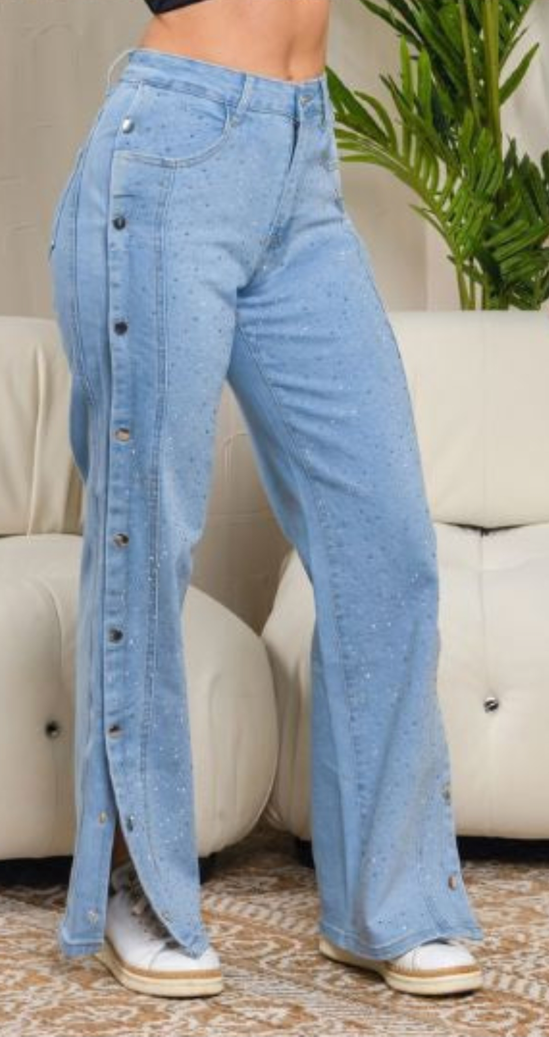 Mahón Denim Azul Claro con Botones Laterales y Brillo Sutil